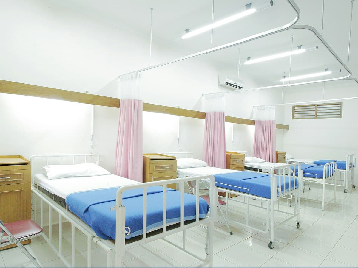 Treatment room — dressings, drips and observation